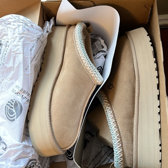 NEW Women's UGG Tazz Slipper SAND - Size 9 Womens US authentic sold out. - Picture 3 of 6